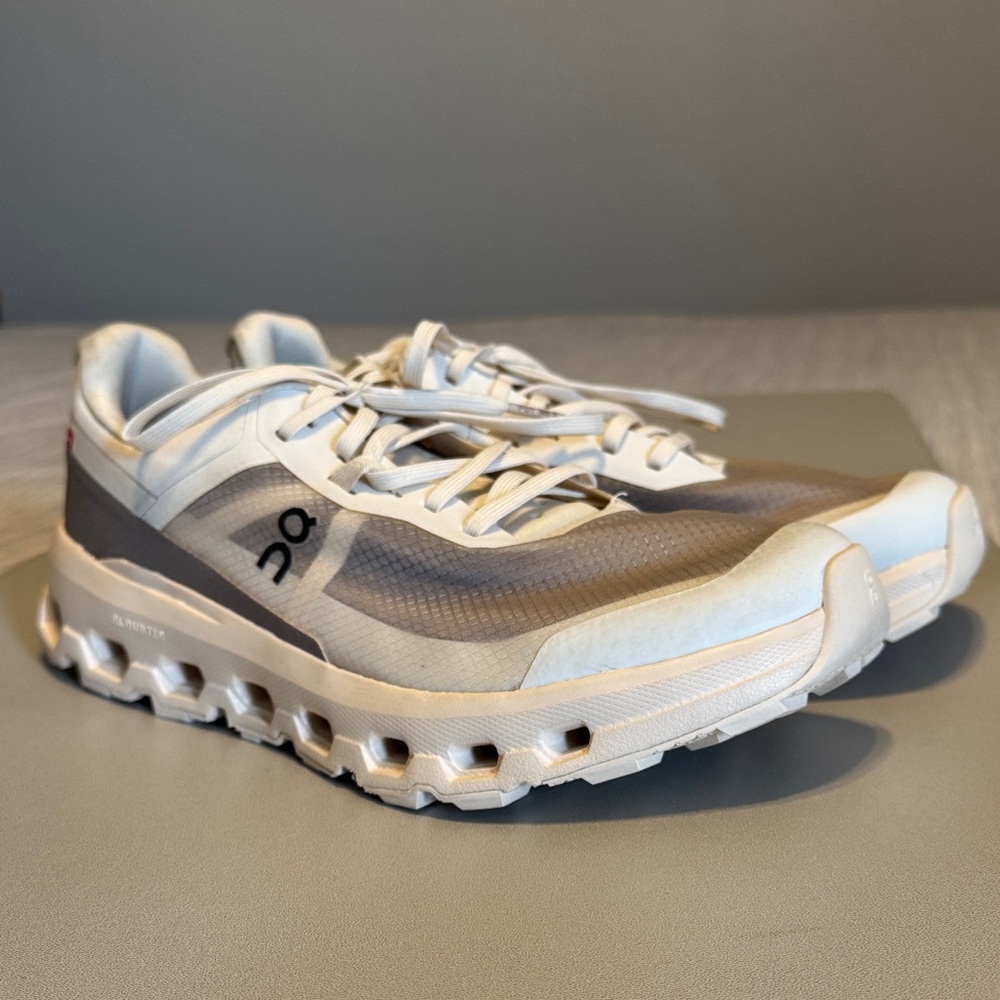 Men’s 8.5 On Cloudvista 2 trail running shoes Cream/Desert